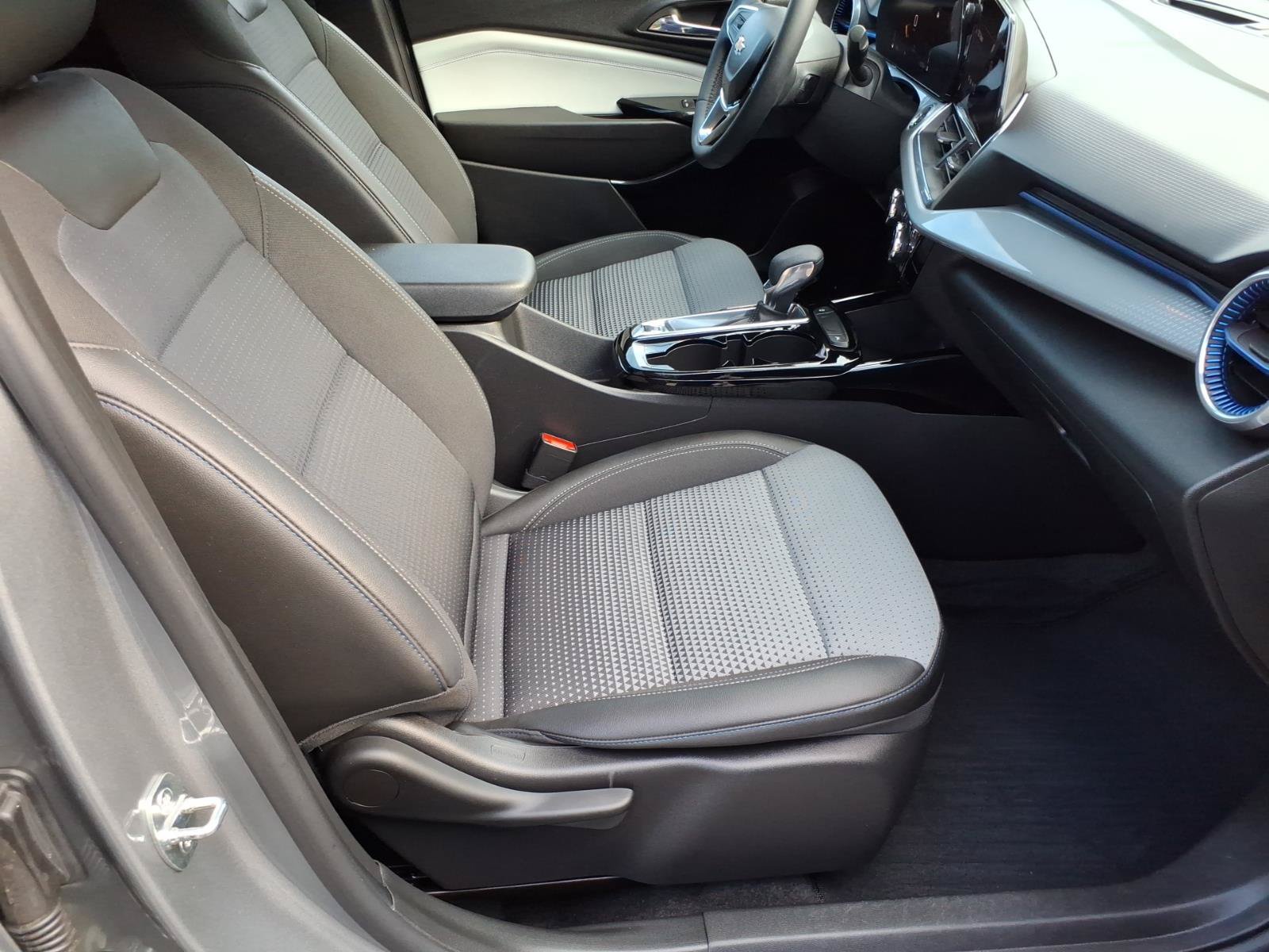 Certified 2024 Chevrolet Trax LT w/ Driver Confidence Package FWD image 9