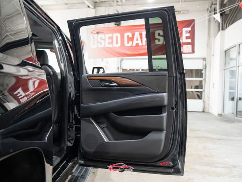 Used 2020 Cadillac Escalade ESV Premium Luxury w/ Escalade Sport Edition image 44
