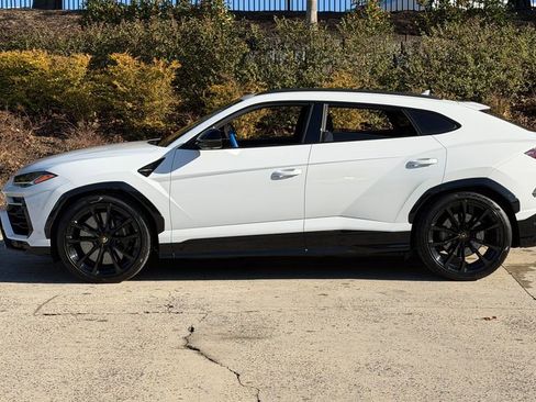 Used 2022 Lamborghini Urus image 6