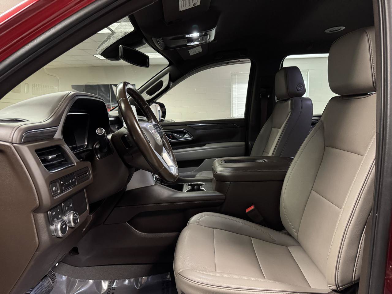 Used 2022 GMC Yukon XL SLT AWD/4WD image 25
