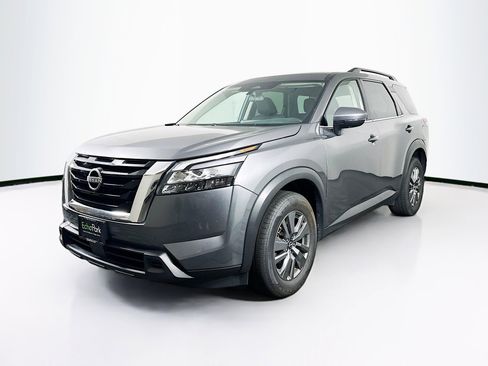 Used 2025 Nissan Pathfinder SV AWD/4WD image 3