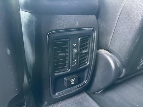 Used 2013 Jeep Grand Cherokee Laredo image 32