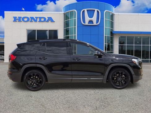 Used 2019 GMC Terrain SLT w/ Preferred Package FWD image 2