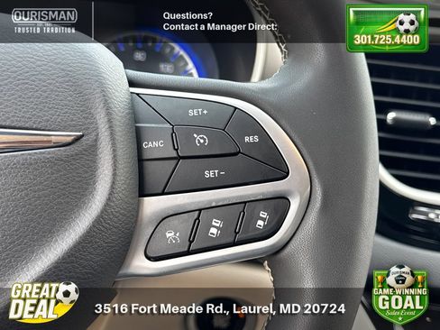 Used 2023 Chrysler Pacifica Touring-L FWD image 25