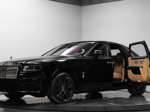 Used 2022 Rolls-Royce Ghost image 2