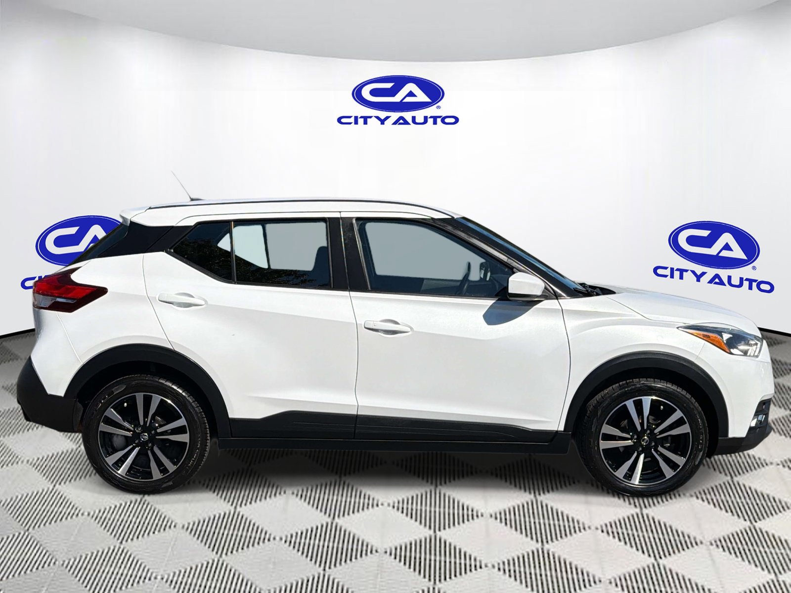 Used 2019 Nissan Kicks S FWD image 2