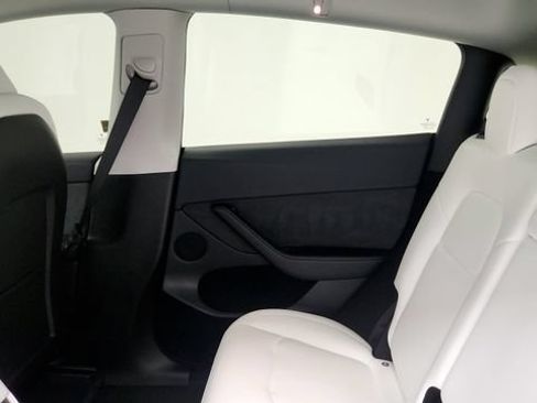 Used 2023 Tesla Model Y Long Range AWD/4WD image 42
