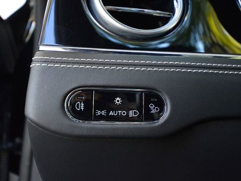 Used 2022 Bentley Flying Spur V8 image 42