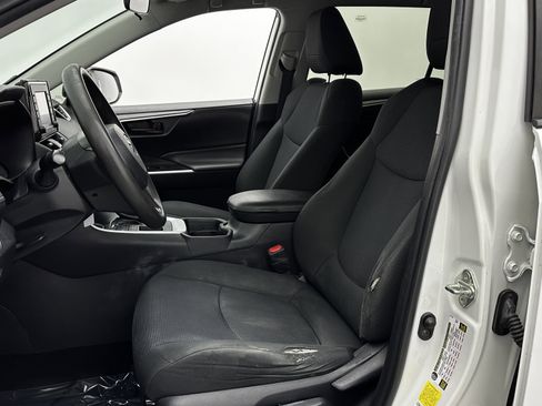 Used 2020 Toyota RAV4 LE image 12