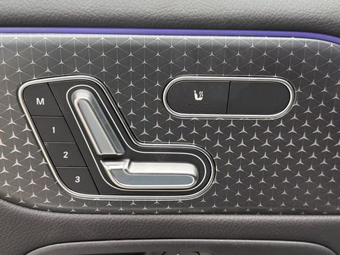 Used 2025 Mercedes-Benz GLB 250 4MATIC image 14