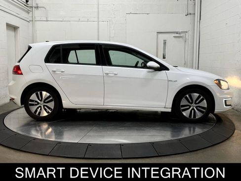 Used 2016 Volkswagen e-Golf SE w/ DC Fast Charging Package FWD image 9