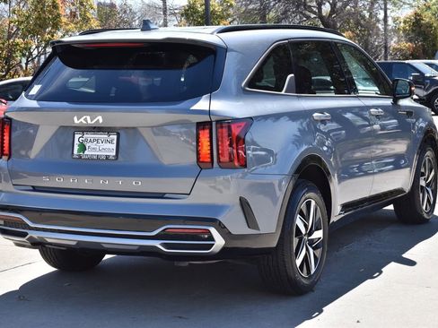 Used 2022 Kia Sorento EX image 8
