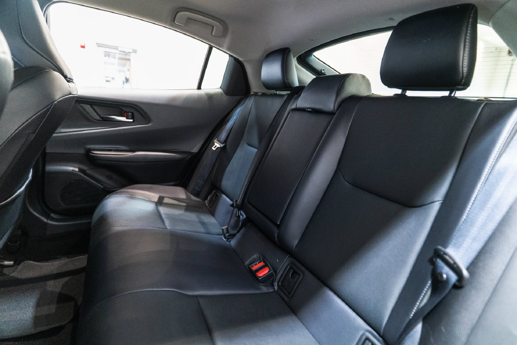 Certified 2025 Toyota Prius XLE FWD image 31