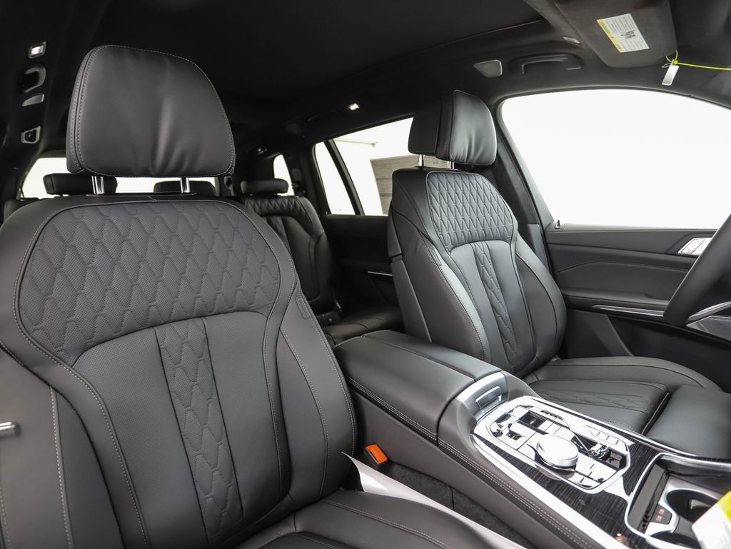 Used 2026 BMW X7 M60i AWD/4WD image 40