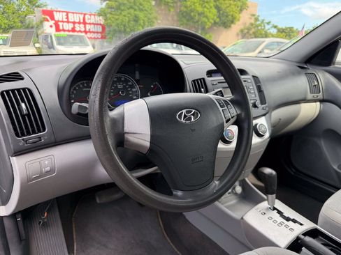 Used 2009 Hyundai Elantra GLS FWD image 12