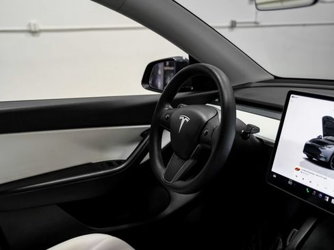 Used 2022 Tesla Model Y Performance AWD/4WD image 18