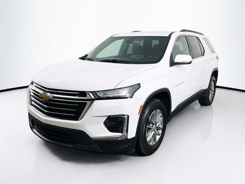 Used 2023 Chevrolet Traverse LT image 3