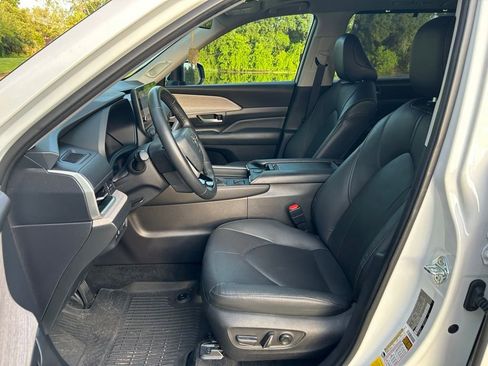 Certified 2025 Toyota Grand Highlander FWD image 16