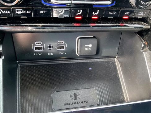 Used 2023 Jeep Grand Cherokee L Laredo image 32