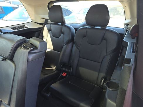 Used 2018 Volvo XC90 T5 Momentum w/ Convenience Package image 9