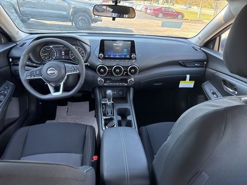 New 2025 Nissan Sentra SV image 18