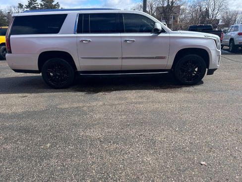 Used 2020 Cadillac Escalade ESV Luxury image 27