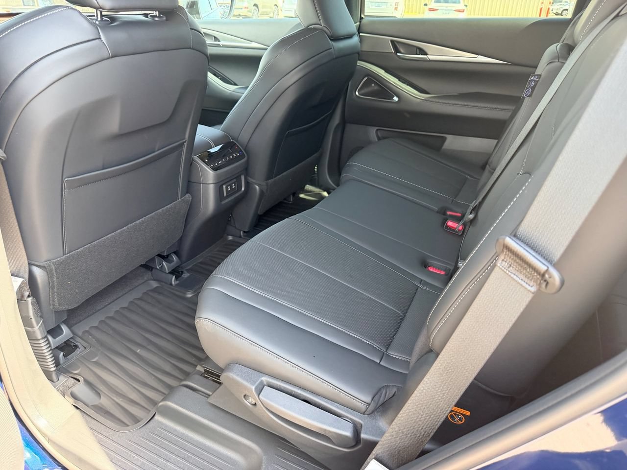 New 2027 INFINITI QX60 Luxe FWD image 13