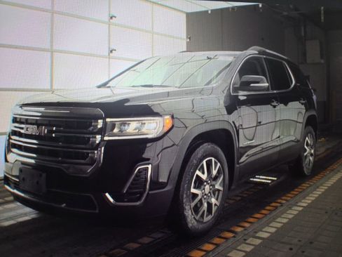 Used 2023 GMC Acadia SLE w/ Driver Convenience Package image 2