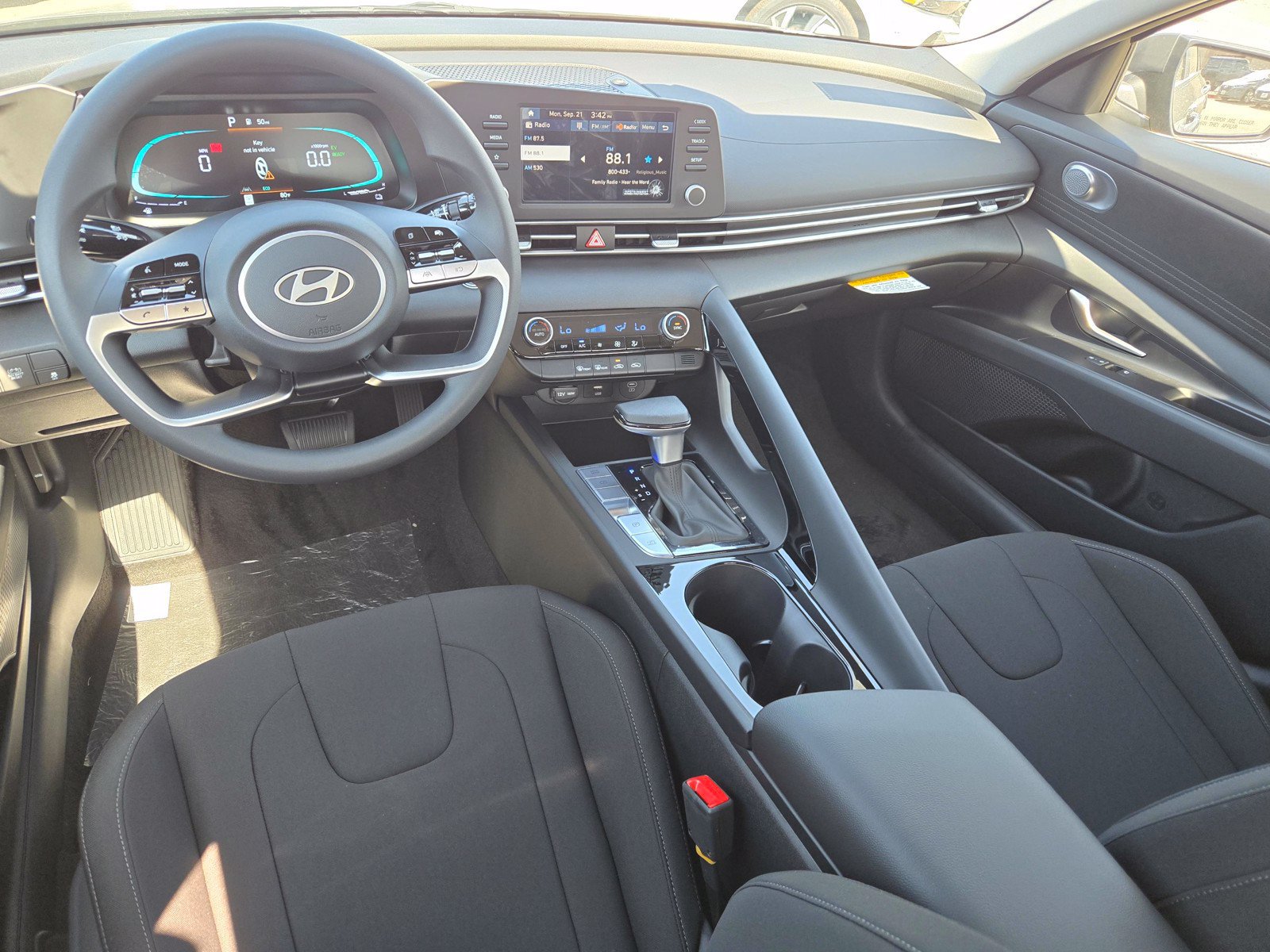 New 2026 Hyundai Elantra Hybrid FWD image 12