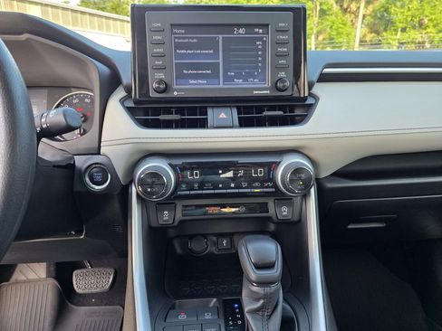 Used 2021 Toyota RAV4 XLE w/ Convenience Package FWD image 20