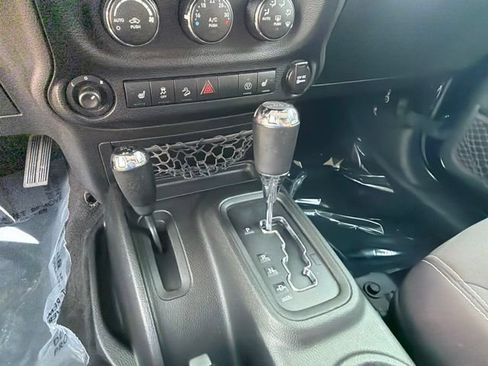 Used 2013 Jeep Wrangler Unlimited Sahara w/ Connectivity Group AWD/4WD image 26