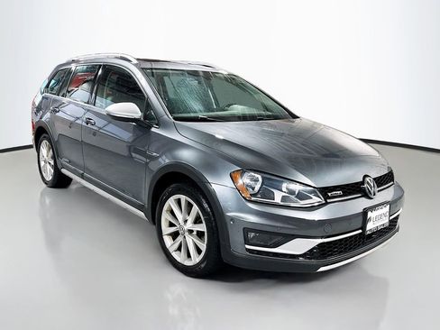 Used 2017 Volkswagen Golf Alltrack SE image 3