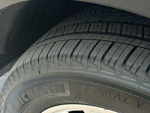 Used 2022 Ford Explorer XLT w/ Equipment Group 202A AWD/4WD image 11