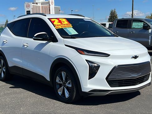 Certified 2023 Chevrolet Bolt EUV LT w/ Convenience Package image 3