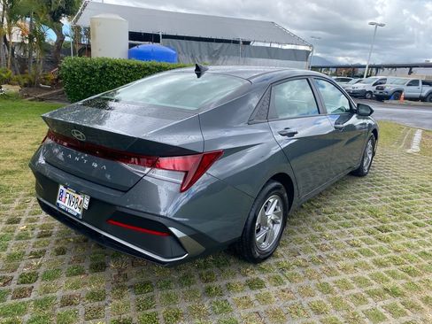 Used 2025 Hyundai Elantra SE w/ Cargo Package FWD image 7