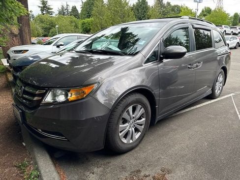 Used 2017 Honda Odyssey SE image 2