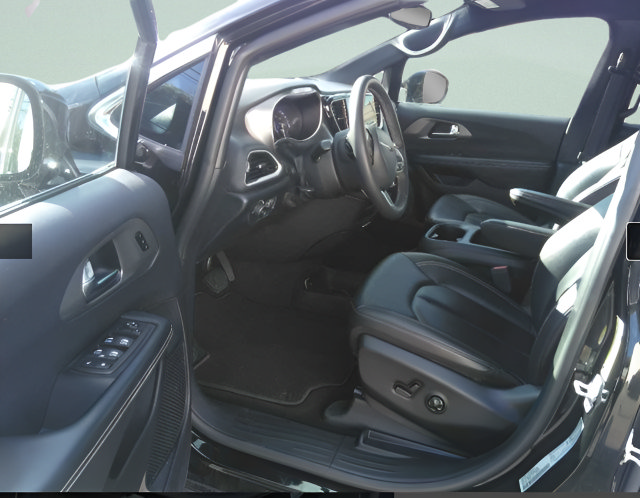 Used 2025 Chrysler Pacifica Select FWD image 7