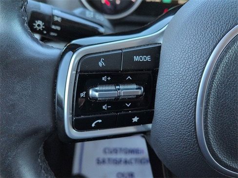 Used 2022 Kia Carnival LX image 16