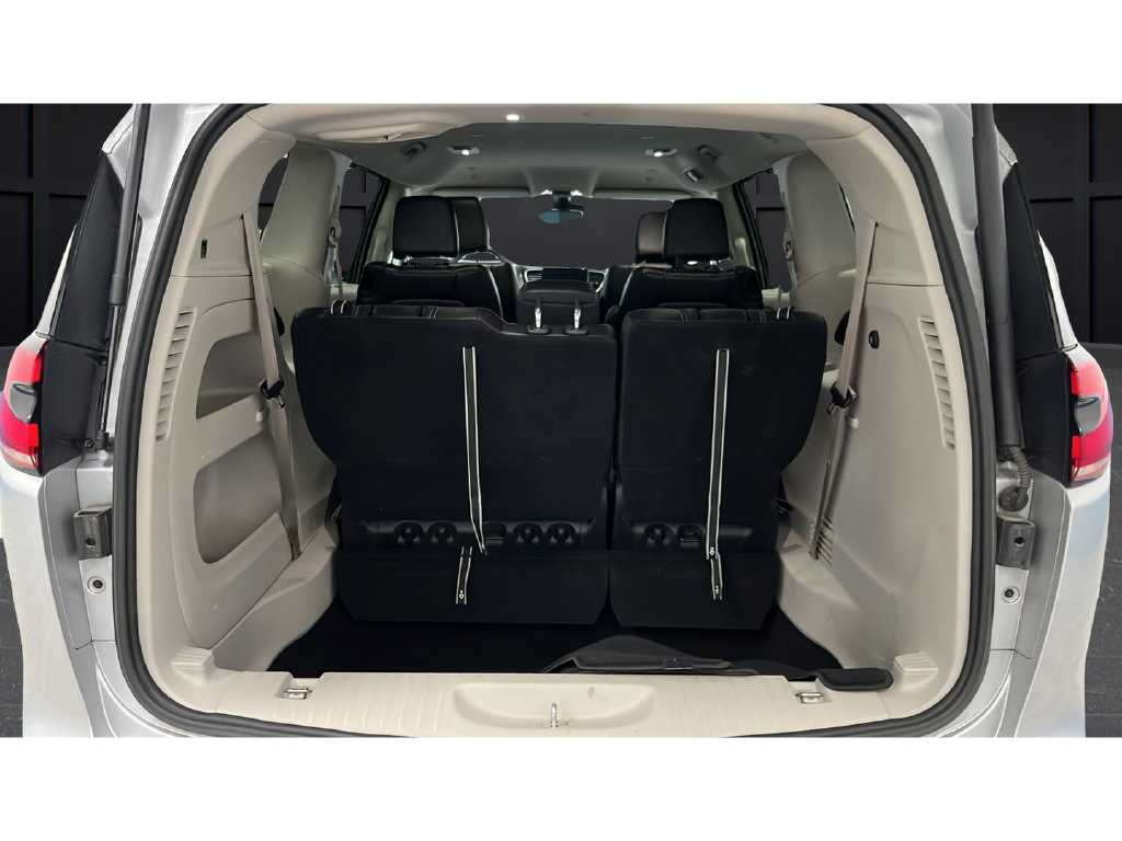 Used 2024 Chrysler Pacifica Touring-L FWD image 26