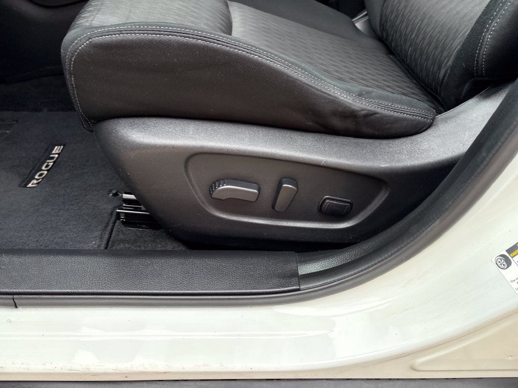 Used 2017 Nissan Rogue SV AWD/4WD image 37