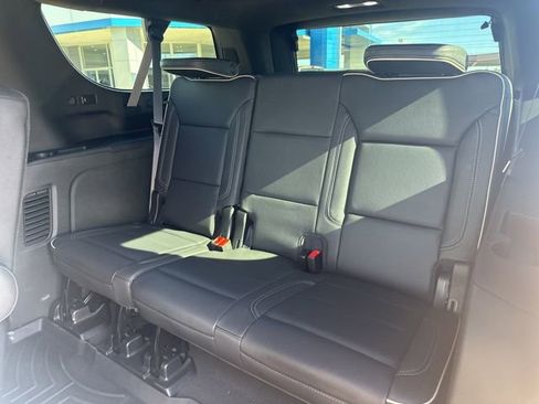 Used 2023 GMC Yukon XL SLT w/ SLT Premium Package image 28