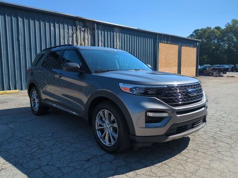 Used 2021 Ford Explorer XLT w/ Equipment Group 202A RWD image 3