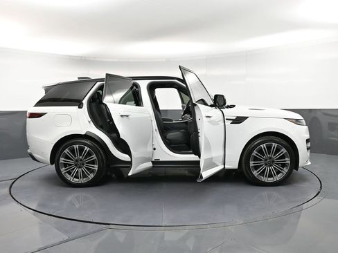 Used 2024 Land Rover Range Rover Sport Dynamic SE AWD/4WD image 35