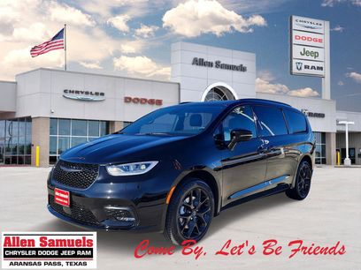 New 2026 Chrysler Pacifica Limited w/ S Appearance Package