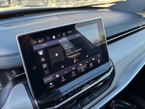 Used 2025 Jeep Compass Limited image 21