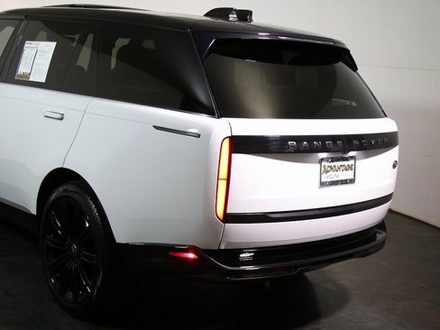 Used 2022 Land Rover Range Rover Long Wheelbase SE image 11