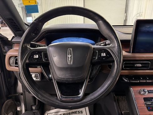 Used 2022 Lincoln Aviator Reserve w/ Equipment Group 201A image 17