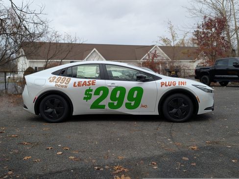 New 2026 Toyota Prius Plug-In Hybrid image 13