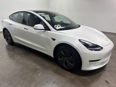 Used 2022 Tesla Model 3 Long Range AWD/4WD image 2