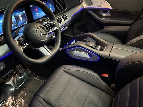 New 2025 Mercedes-Benz GLS 580 4MATIC image 4